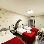 Azahara Hostel *